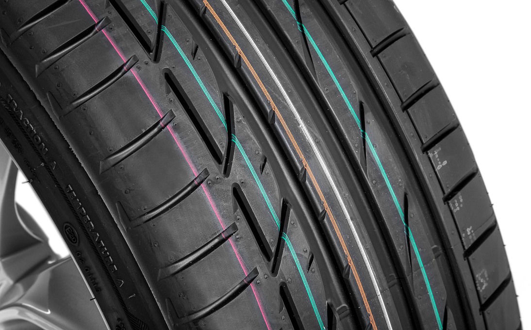 Complete summer alloy wheel CRATER 19" for KAROQ