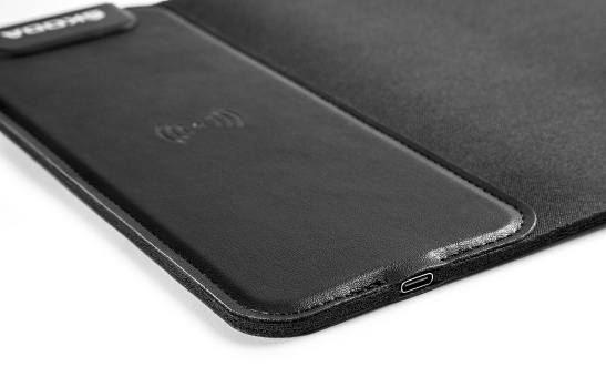 Podložka pod myš s bezdrátovým dobíjením