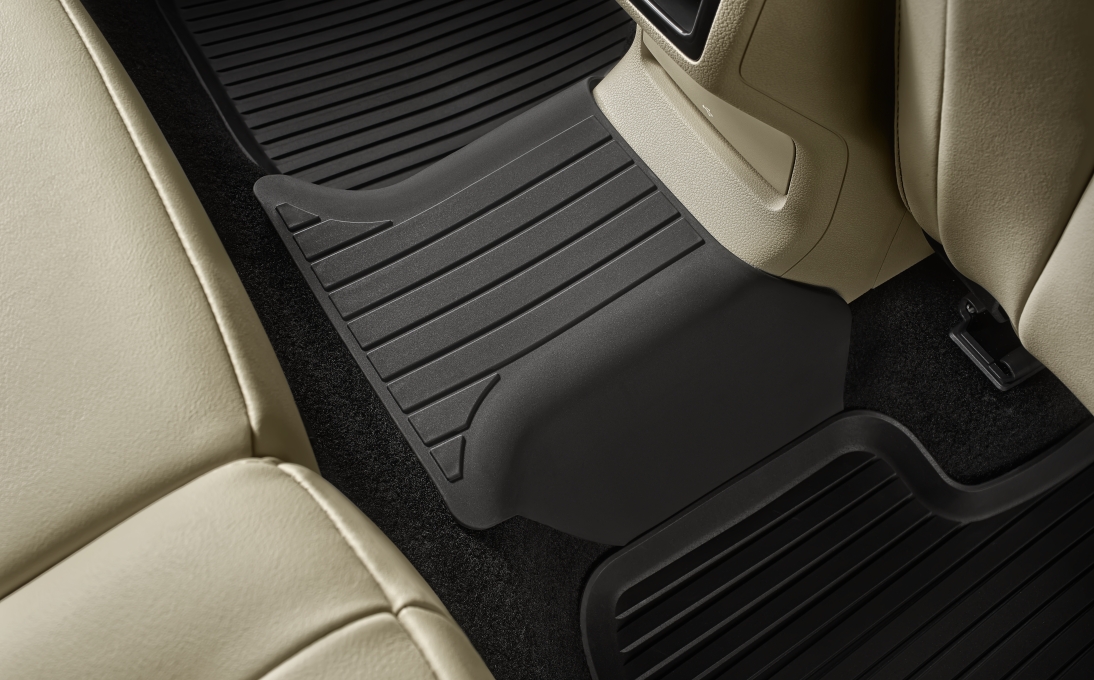 Celoroční koberec přes tunel Karoq