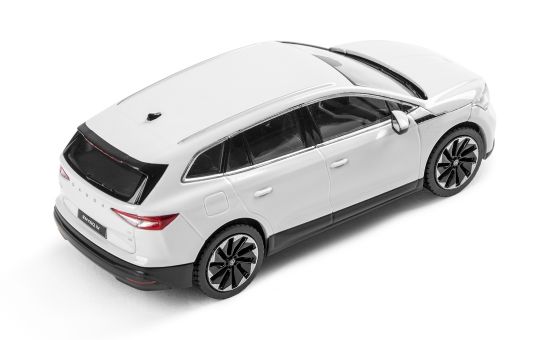 Enyaq 1:43 bílá Moon