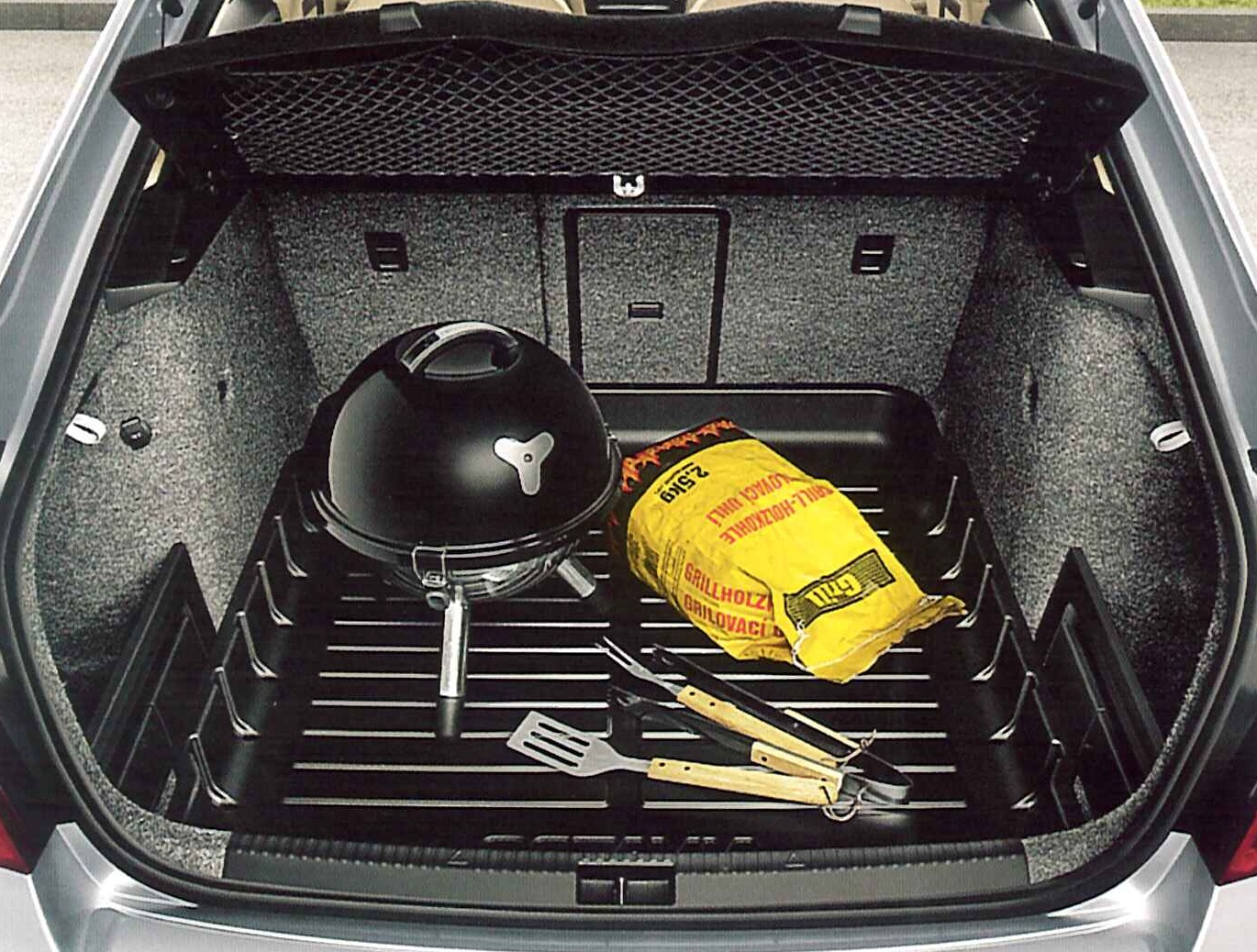 Plastic boot dish Octavia III Liftback