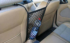 Dvojitá síť mezi přední sedadla