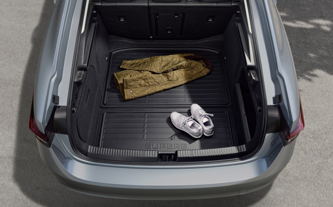 Double-sided boot mat Superb IV Limo | Official Skoda Auto E-shop