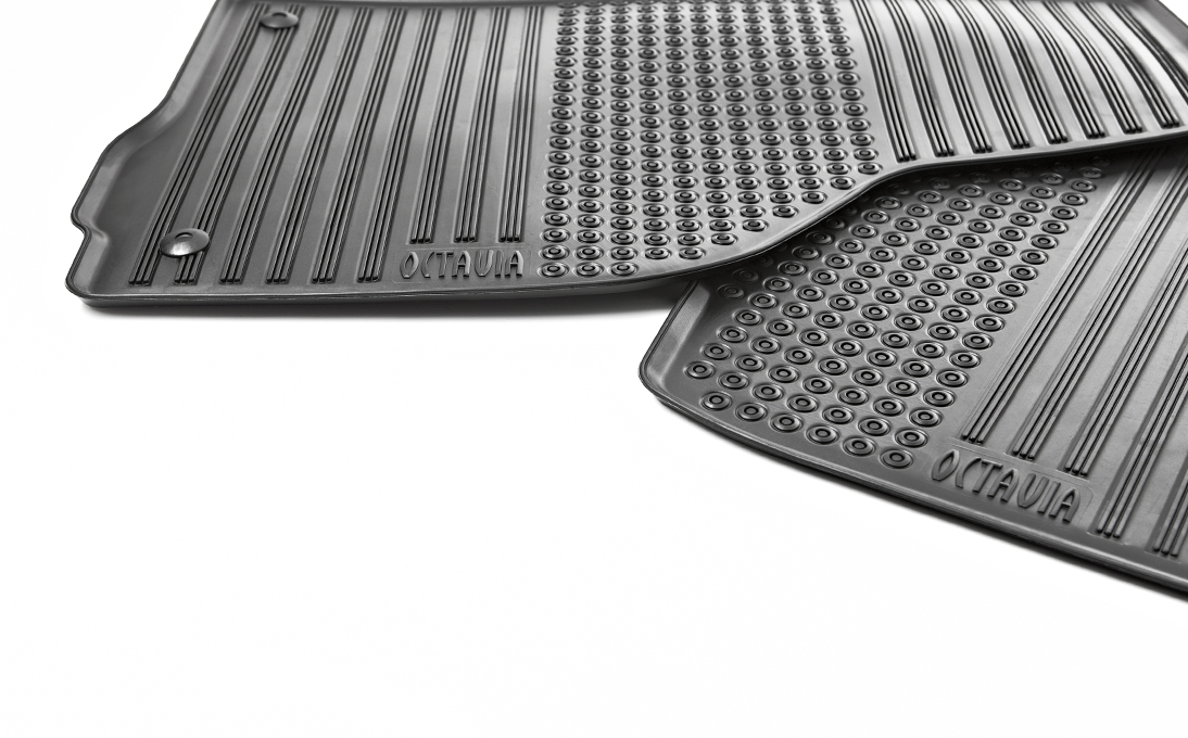 Rubber foot mats Octavia II - front